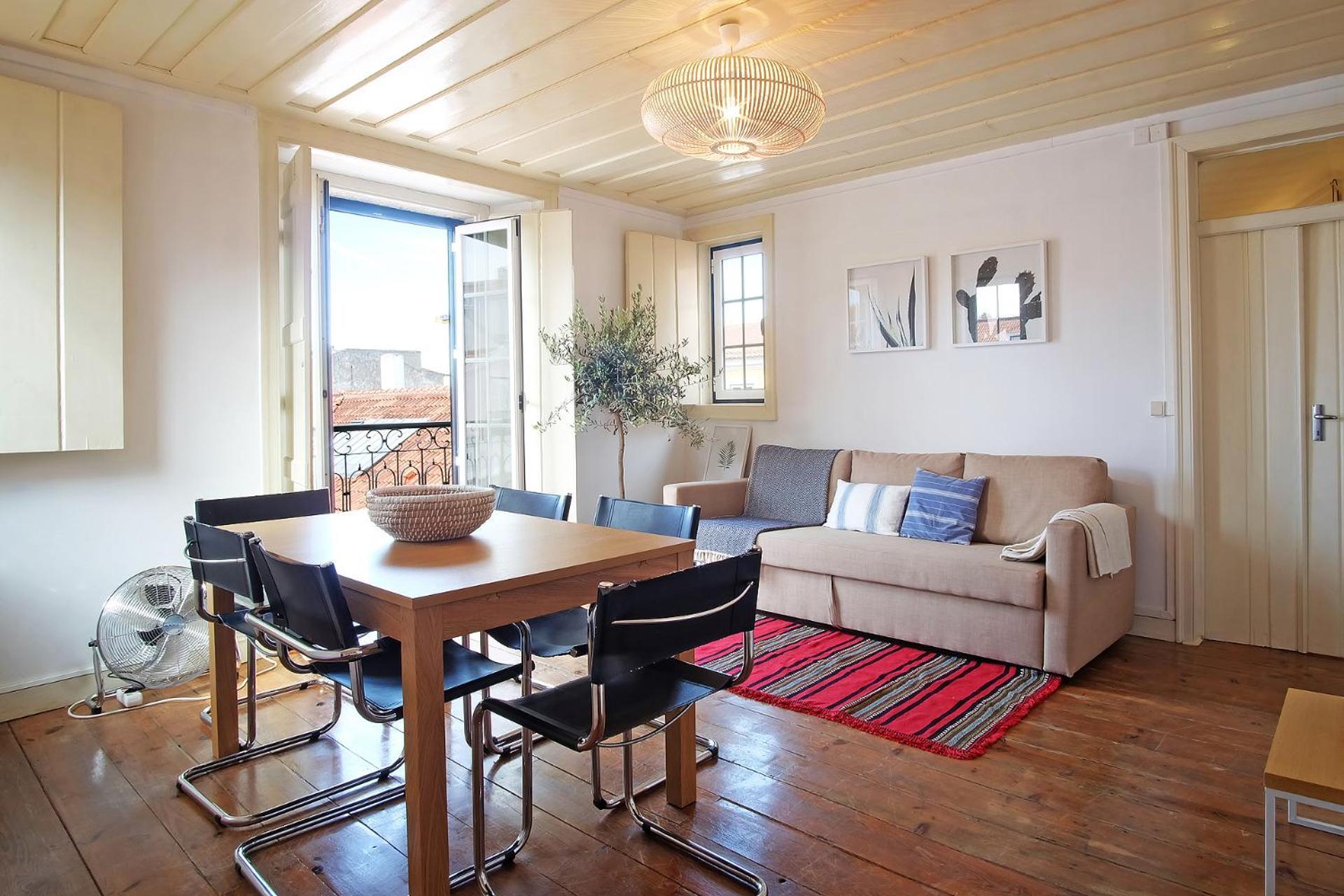 Bh4d With View Heart Of Bairro Alto * Bright 4d * 3+1 Br *